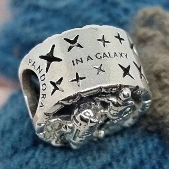 Pandora Star Wars C-3PO and R2-D2 Openwork Charm - Picture 3 of 5